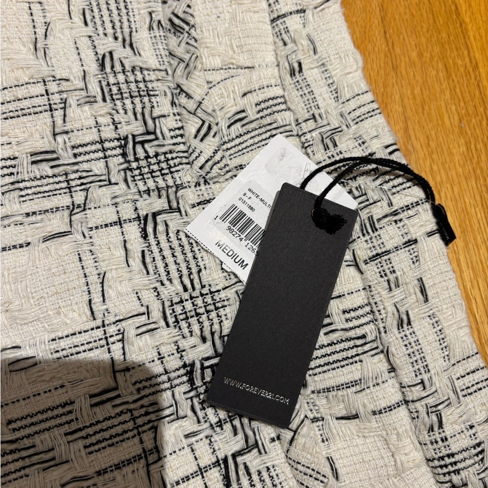 Forever 21 Black and White Mini Skirt - Picture 4 of 4
